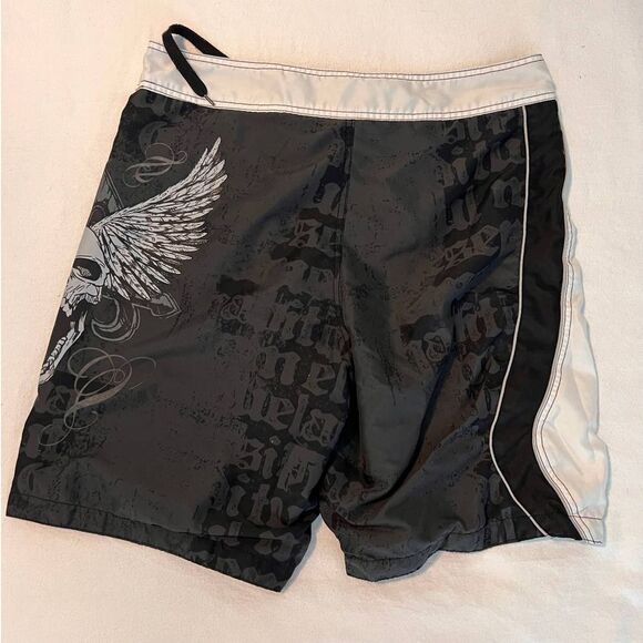 Blue Sol Black Winged Skull Board Shorts - 34 - Picture 2 of 8